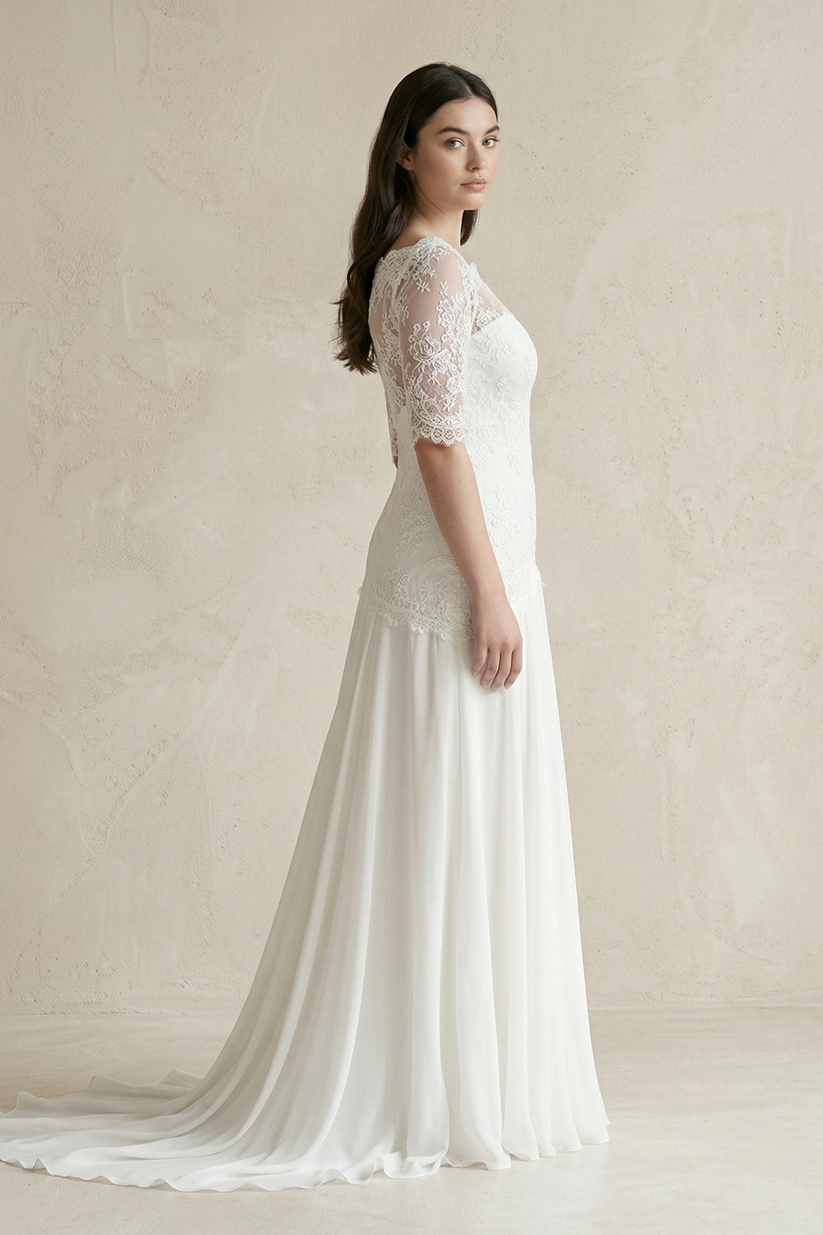 Robe de mariée blanche trapèze en mousseline manches courtes à appliqués - Harana