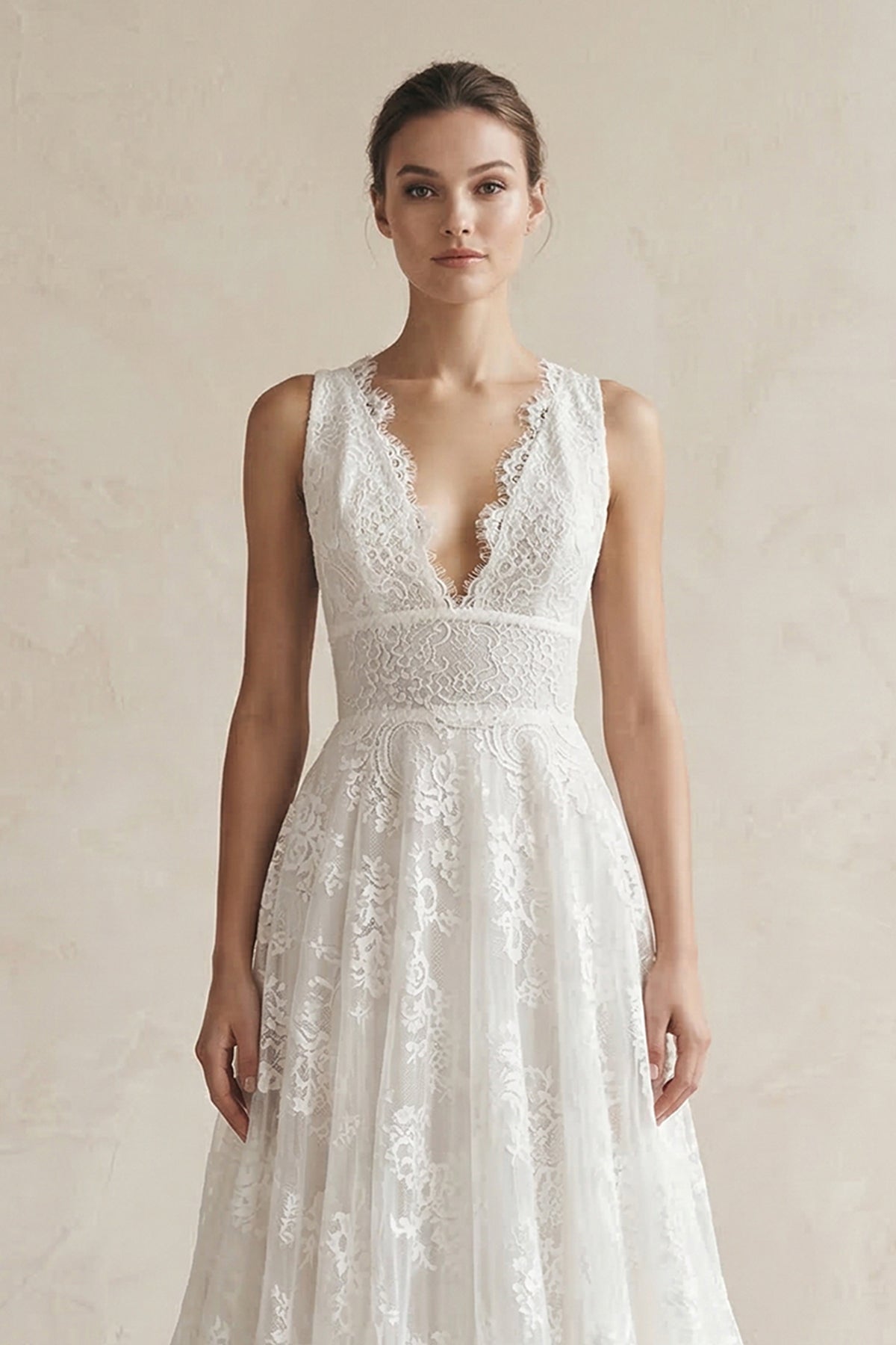Robe de mariée blanche trapèze en dentelle à col V sans manches - Harana