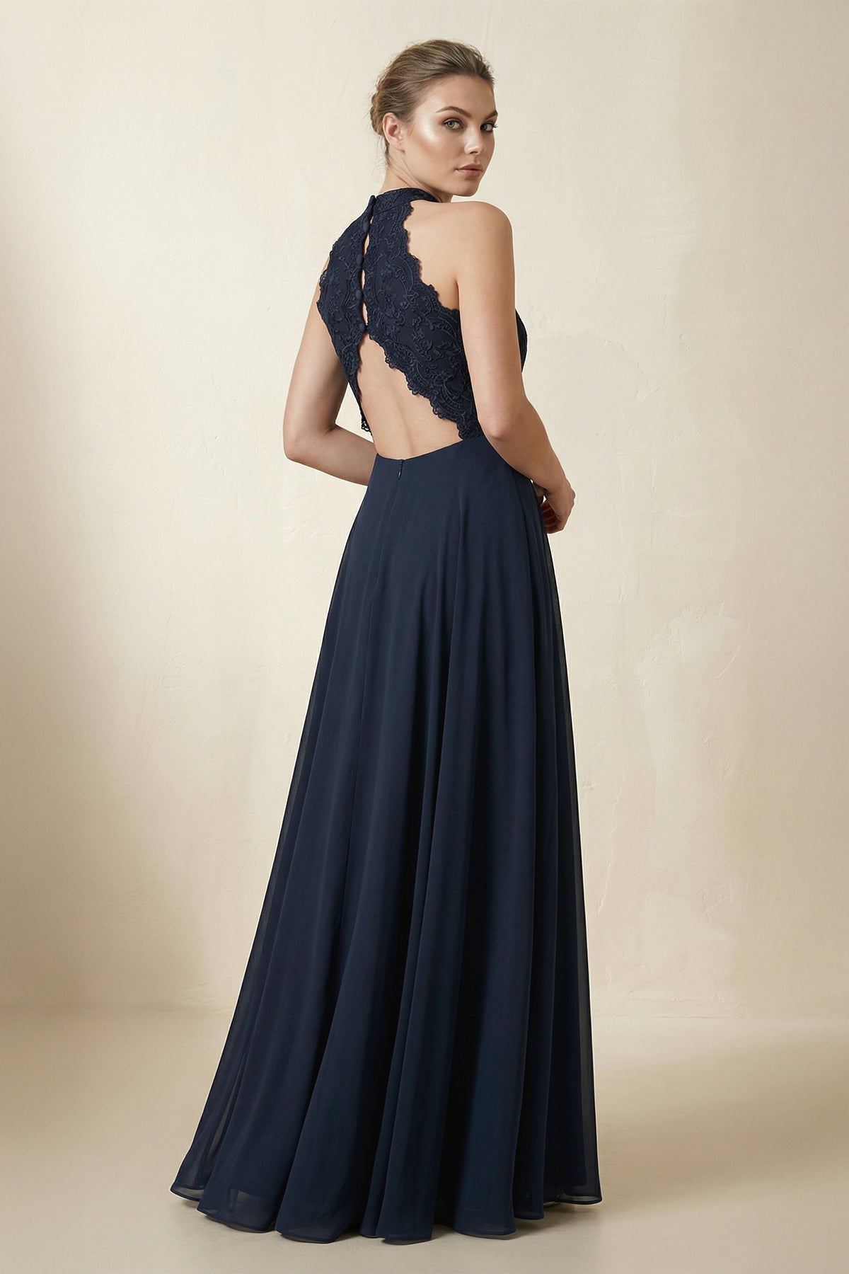 Robe demoiselle d’honneur bleu marine longue dos nu sans manches effet drapé - Harana