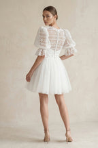 Robe de mariée blanche trapèze en dentelle manches courtes effet illusion - Harana