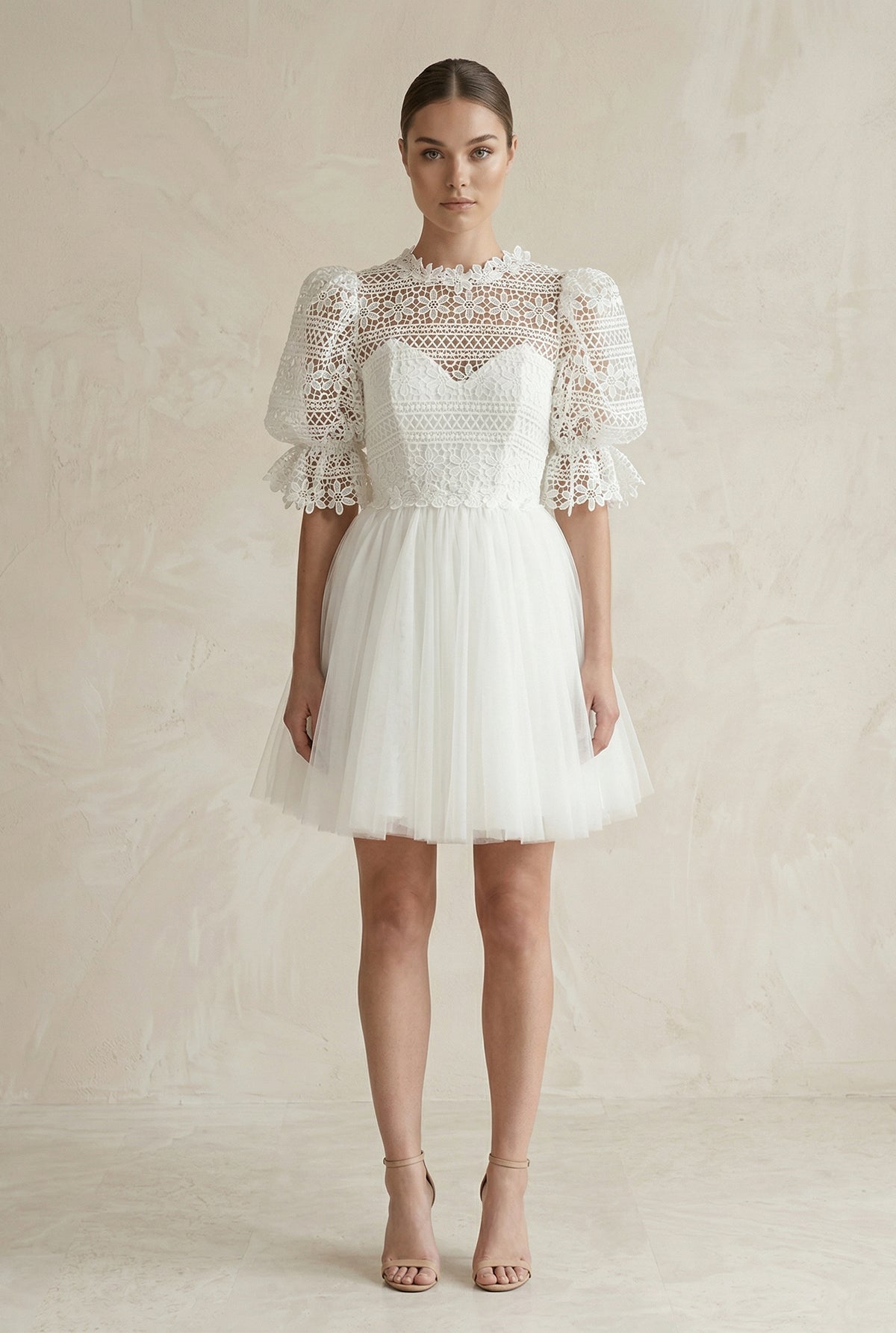 Robe de mariée blanche trapèze en dentelle manches courtes effet illusion - Harana