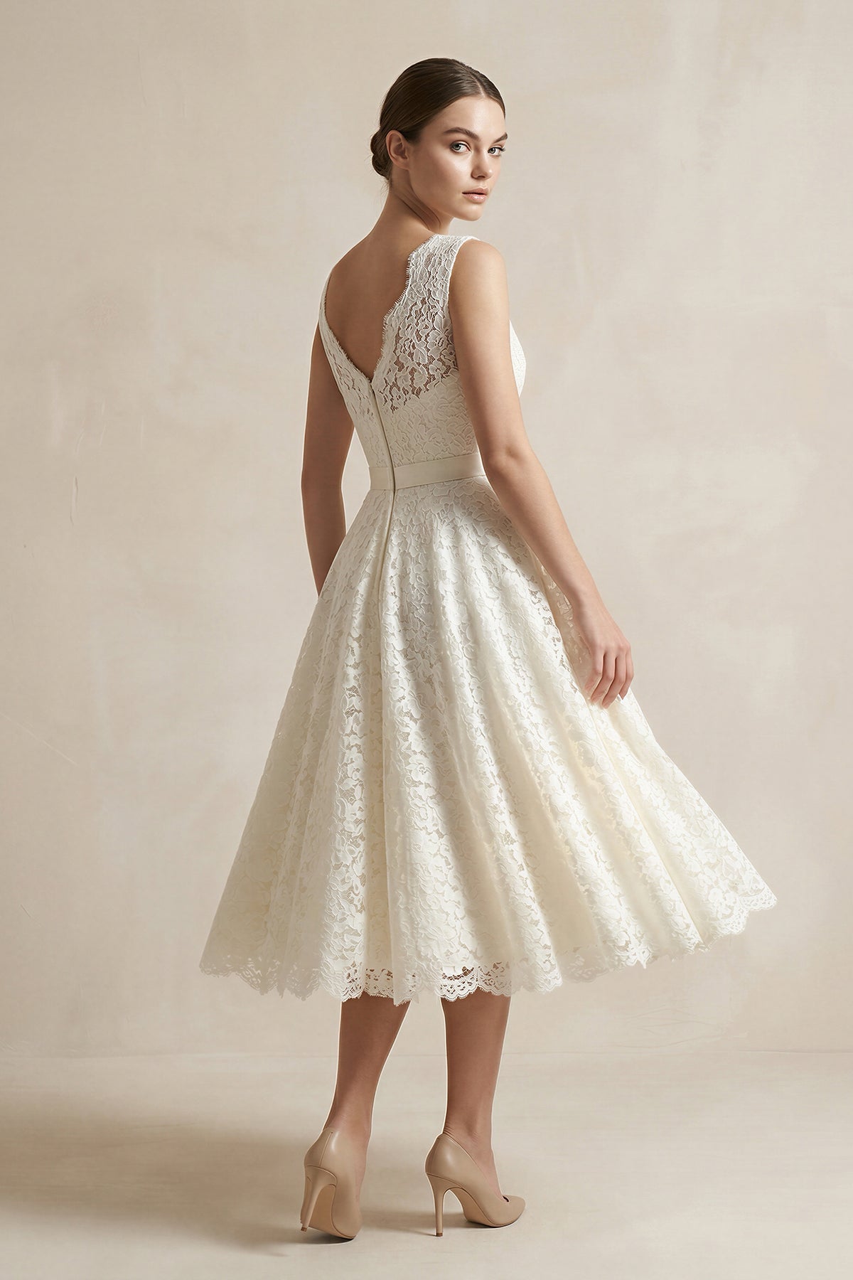 Robe de mariée blanche trapèze en dentelle sans manches à appliqués - Harana