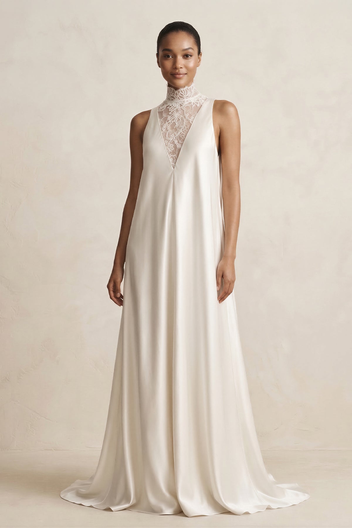 Robe de mariée ivoire trapèze en satin sans manches effet illusion - Harana