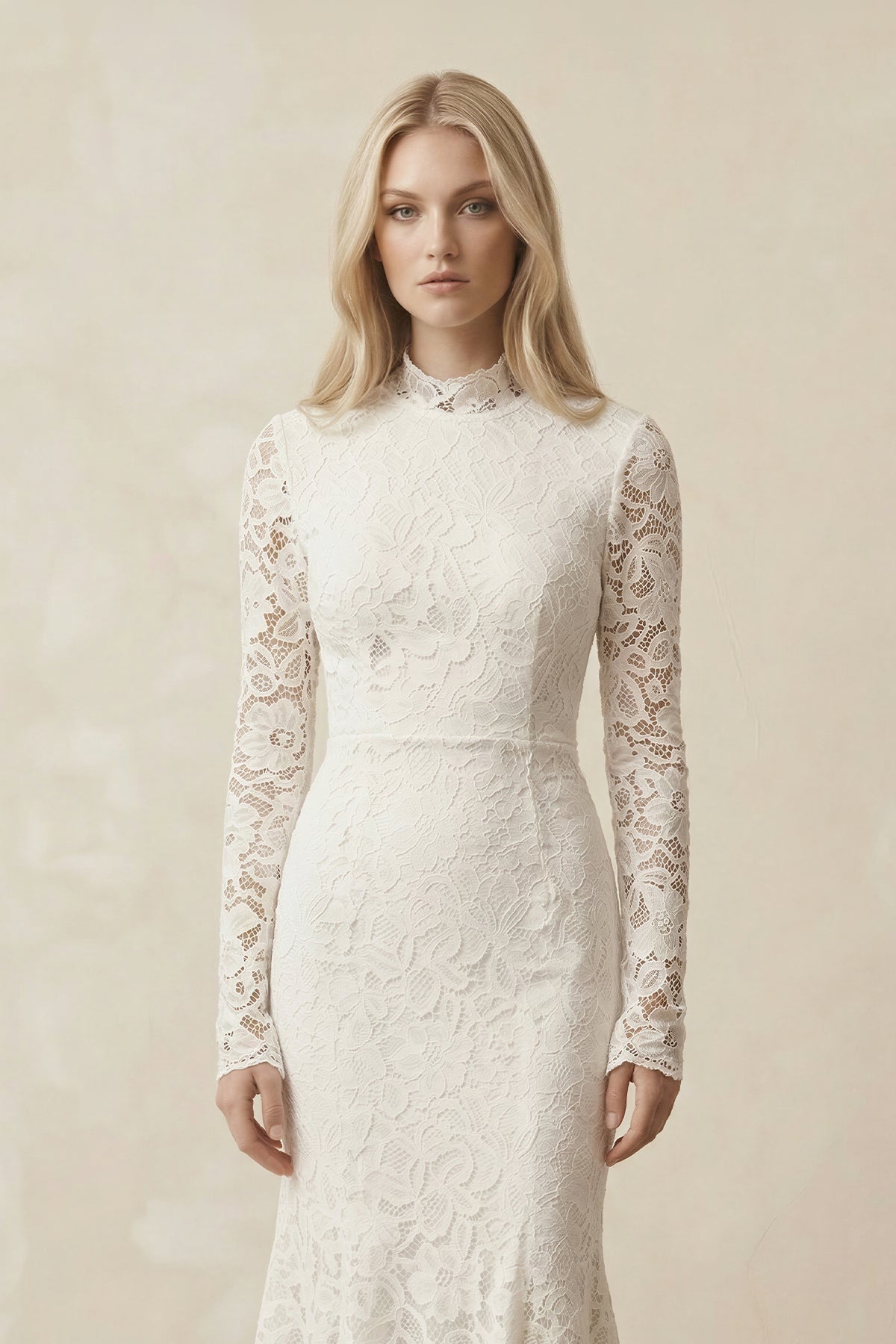 Robe de mariée ivoire midi en dentelle coupe sirène à col montant et manches longues - Harana