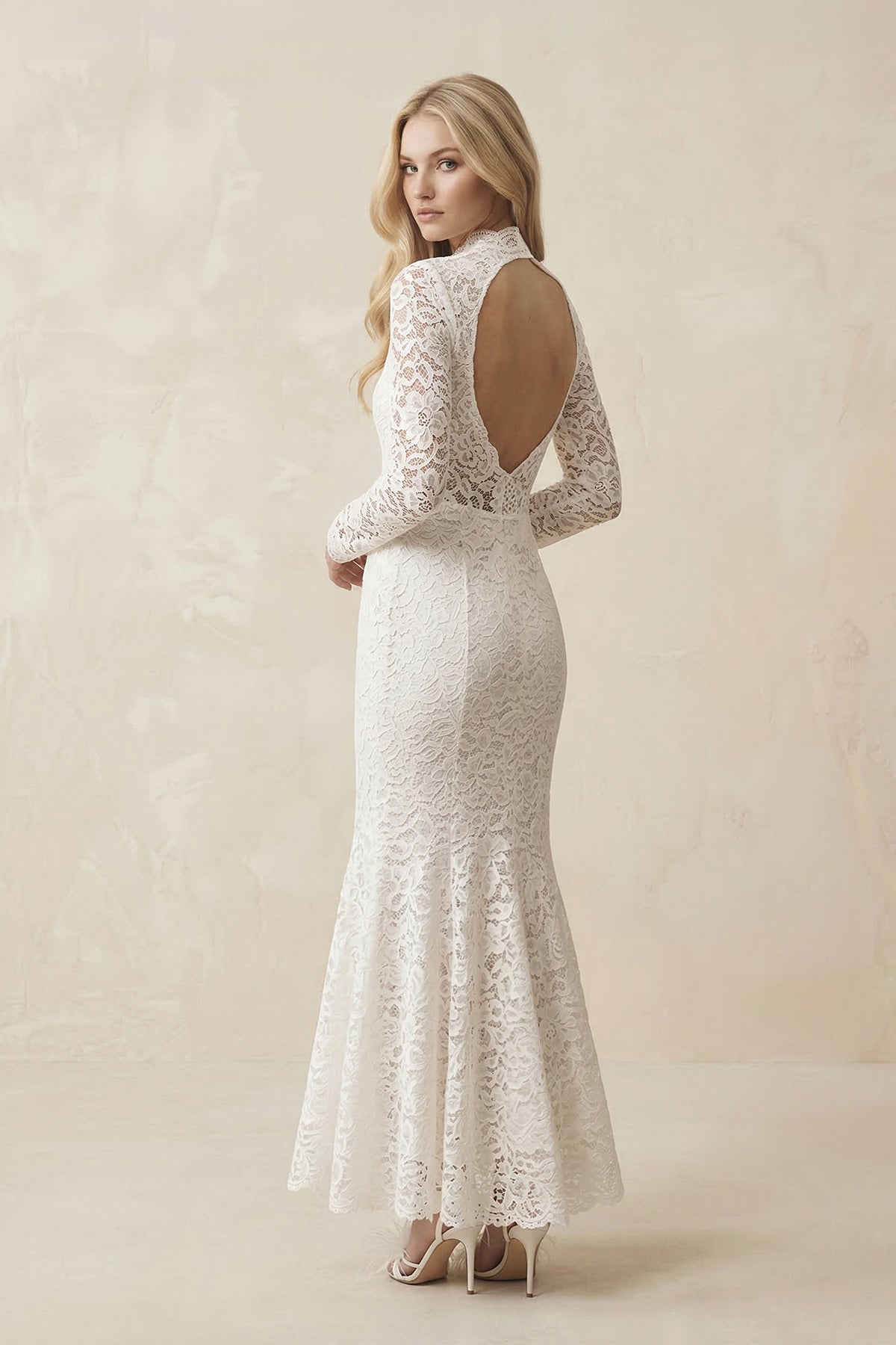Robe de mariée ivoire midi en dentelle coupe sirène à col montant et manches longues - Harana
