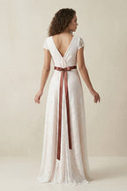 Robe de mariée ivoire trapèze en dentelle à col V manches courtes - Harana
