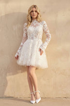 Robe de mariée ivoire trapèze en dentelle manches longues à appliqués - Harana