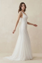 Robe de mariée blanche en tulle coupe fourreau à encolure illusion - Harana