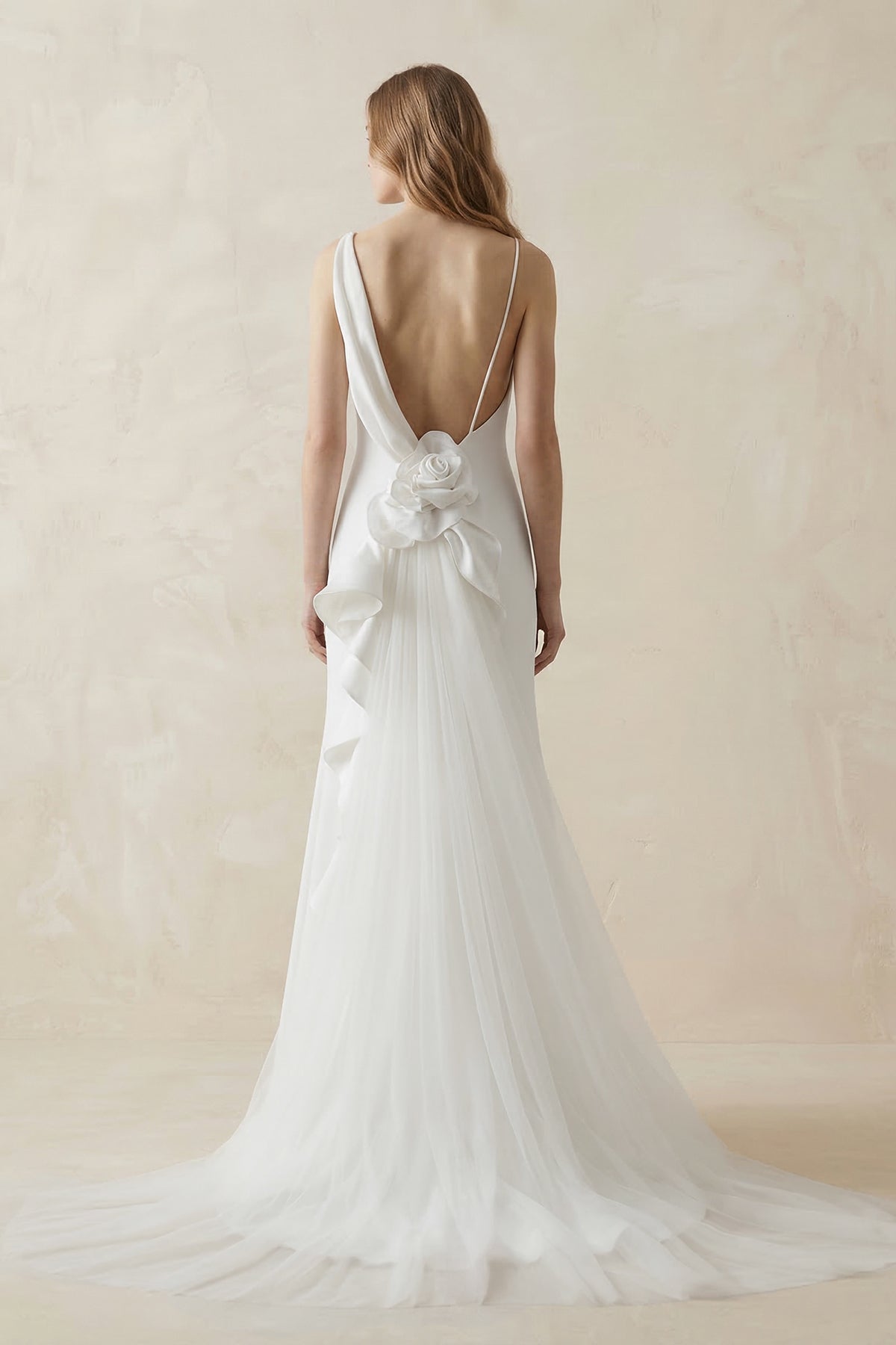 Robe de mariée blanche en crêpe coupe sirène à col bénitier avec traîne - Harana