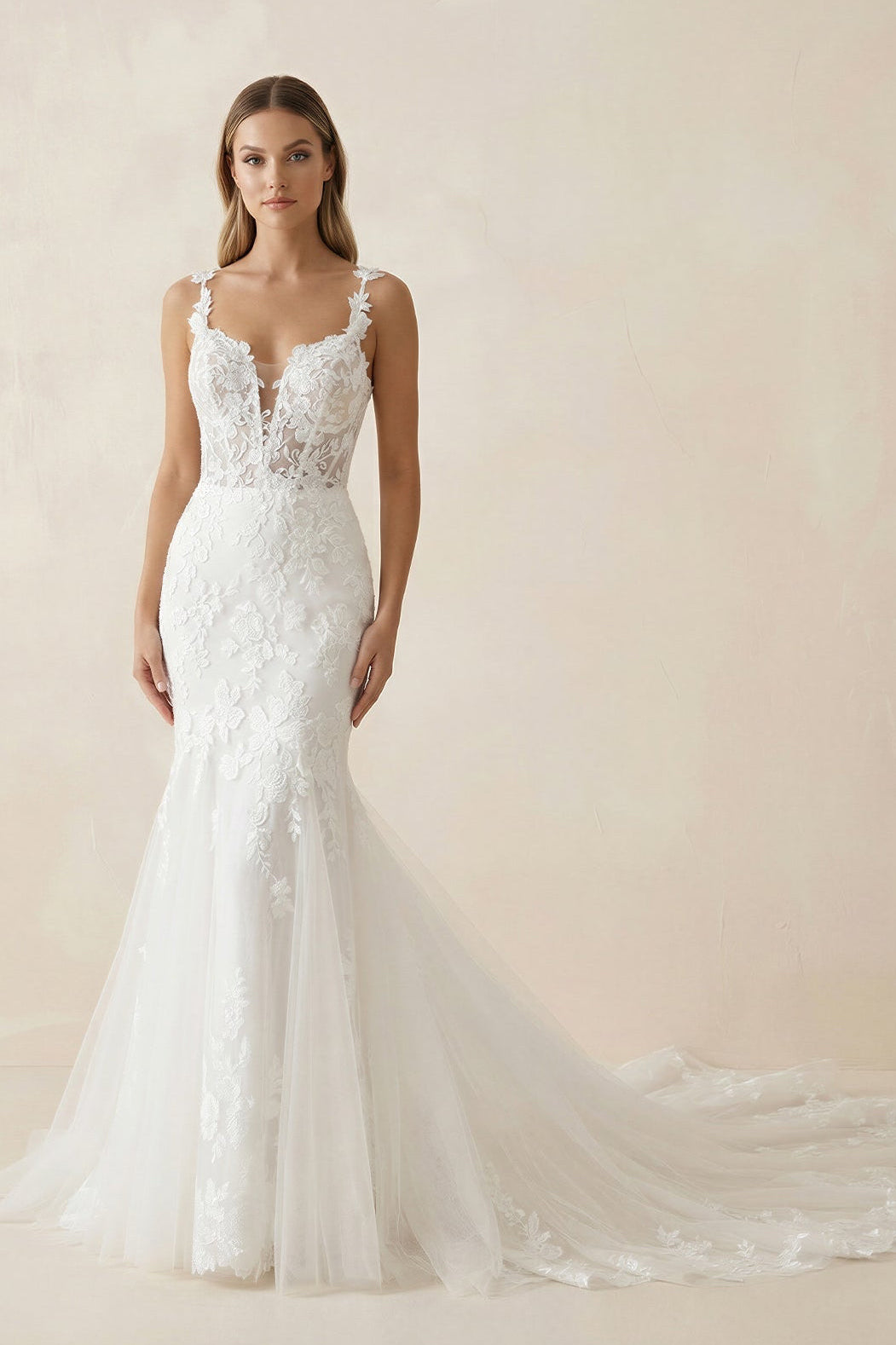 Robe de mariée blanche en dentelle coupe sirène à col V - Harana