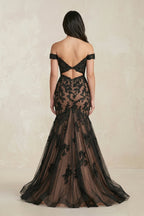 Robe de mariée noire coupe sirène à épaules dénudées ornée d’appliqués - Harana