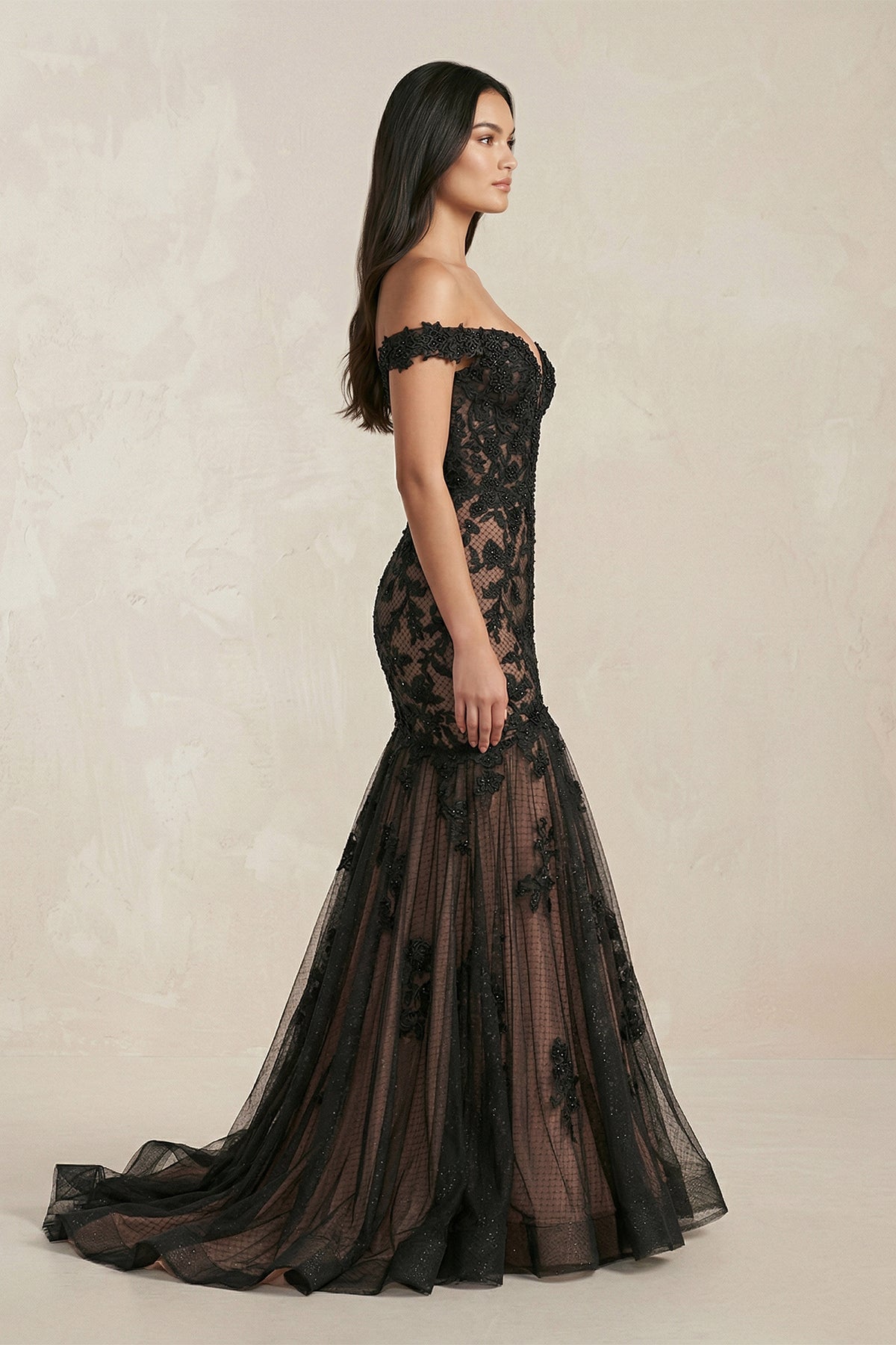 Robe de mariée noire coupe sirène à épaules dénudées ornée d’appliqués - Harana