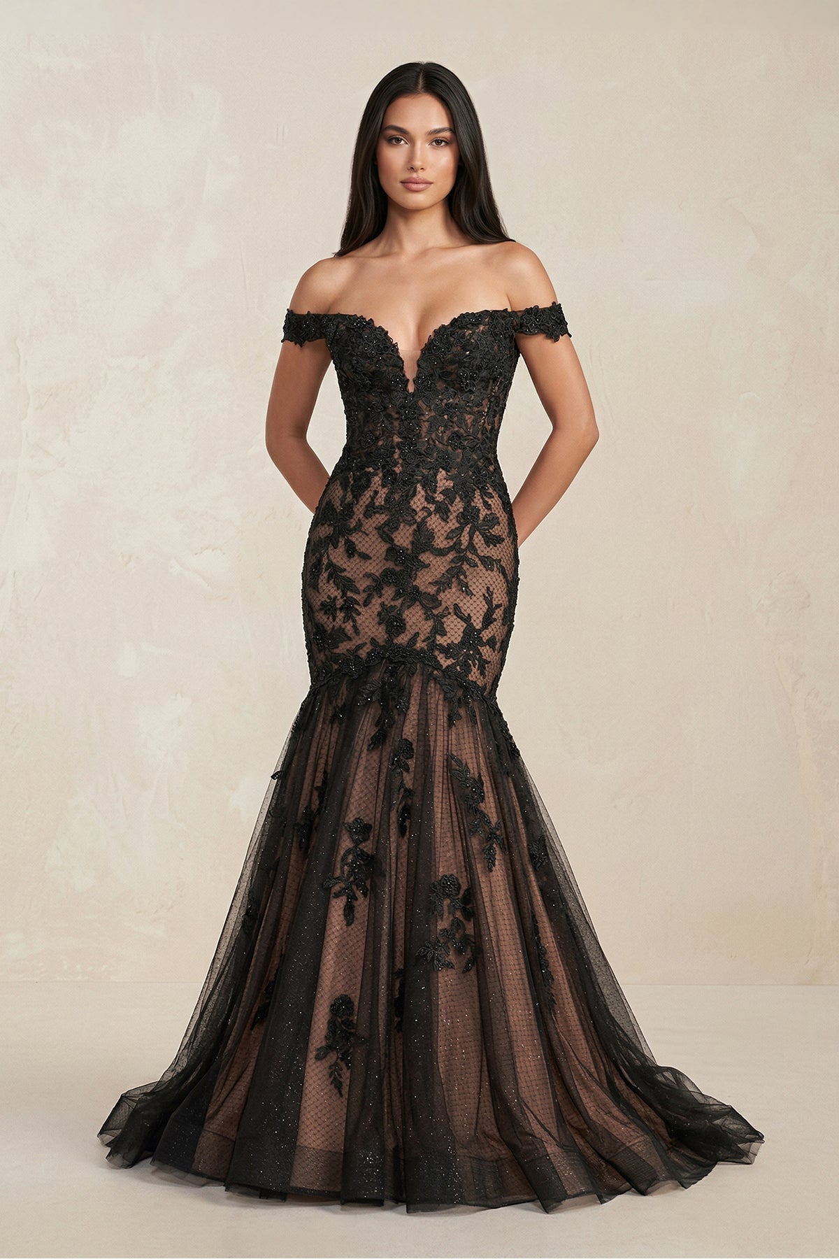 Robe de mariée noire coupe sirène à épaules dénudées ornée d’appliqués - Harana