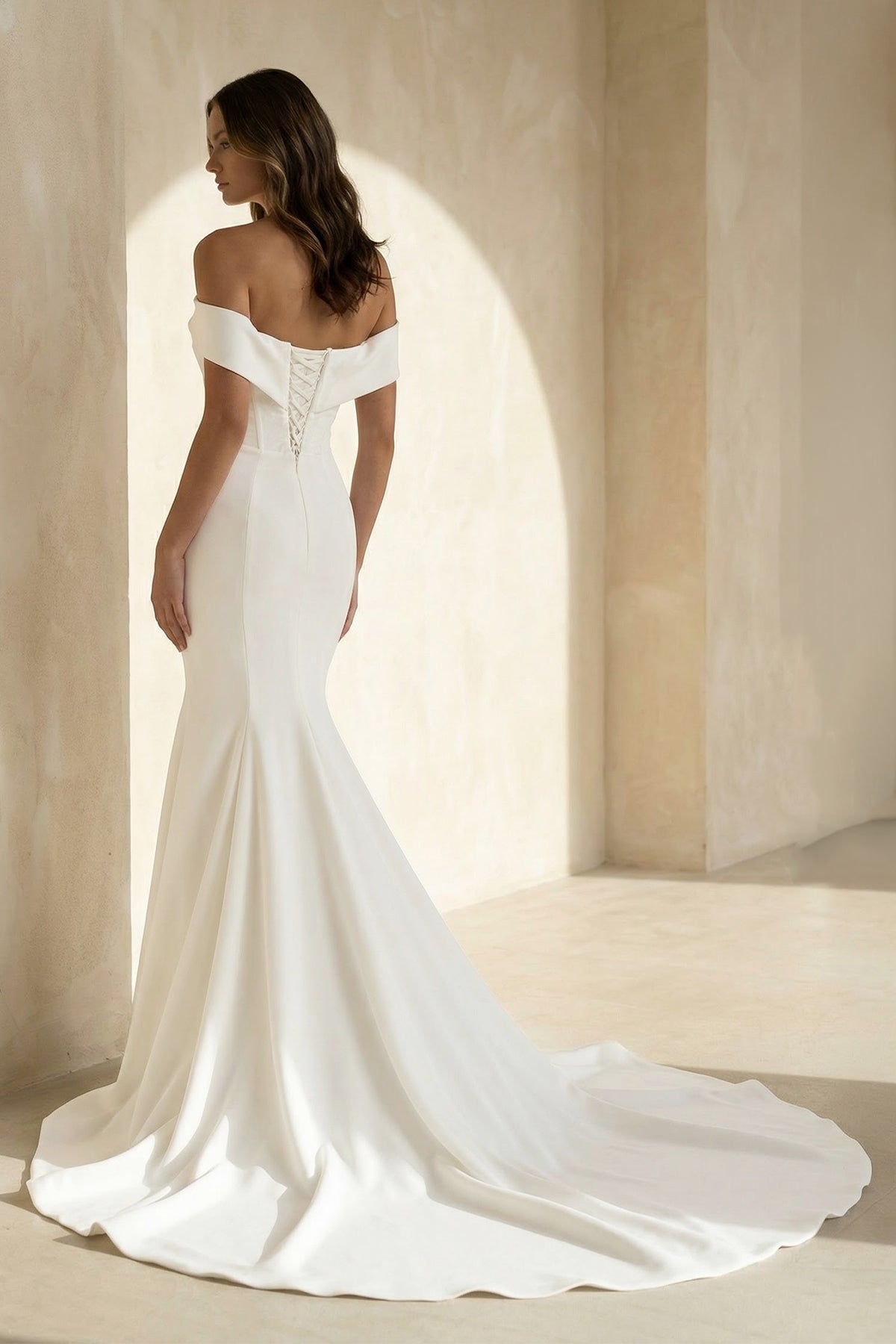 Robe de mariée ivoire en satin coupe sirène à épaules dénudées - Harana
