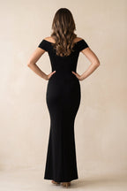 Robe noire longue satinée coupe sirène à épaules dénudées plissée - Harana