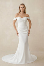Robe de mariée blanche coupe sirène à épaules dénudées ornée de perles - Harana