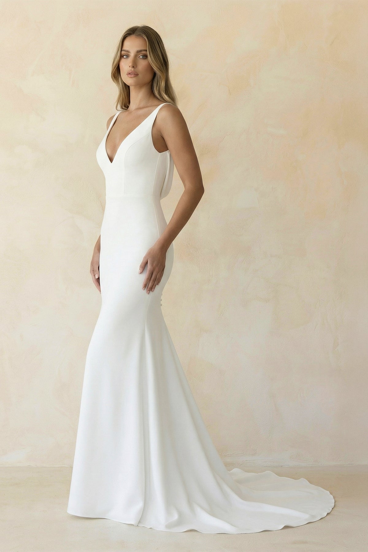 Robe de mariée blanche satinée coupe sirène dos nu avec traîne - Harana