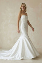 Robe de mariée blanche longue satinée coupe sirène bustier - Harana