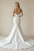 Robe de mariée blanche longue satinée coupe sirène bustier - Harana