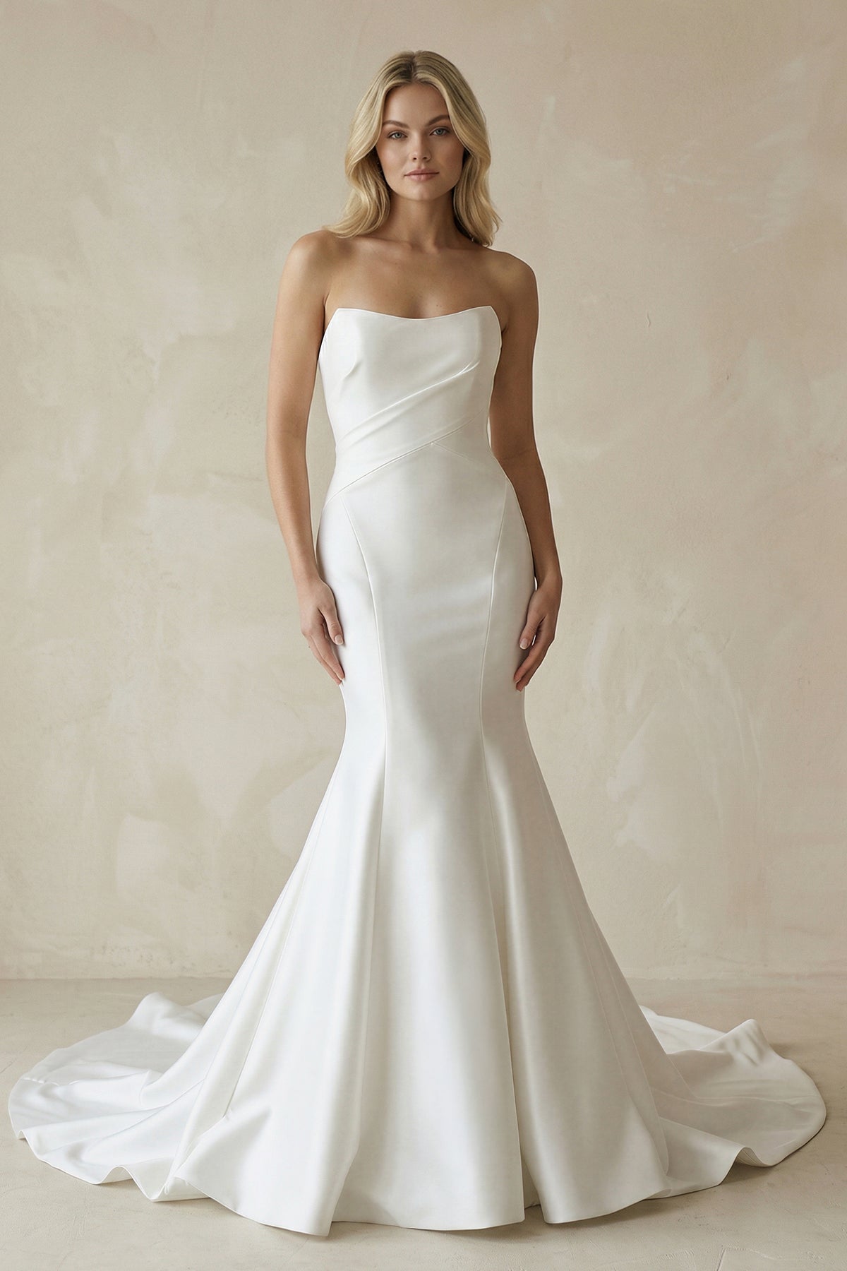 Robe de mariée blanche longue satinée coupe sirène bustier - Harana