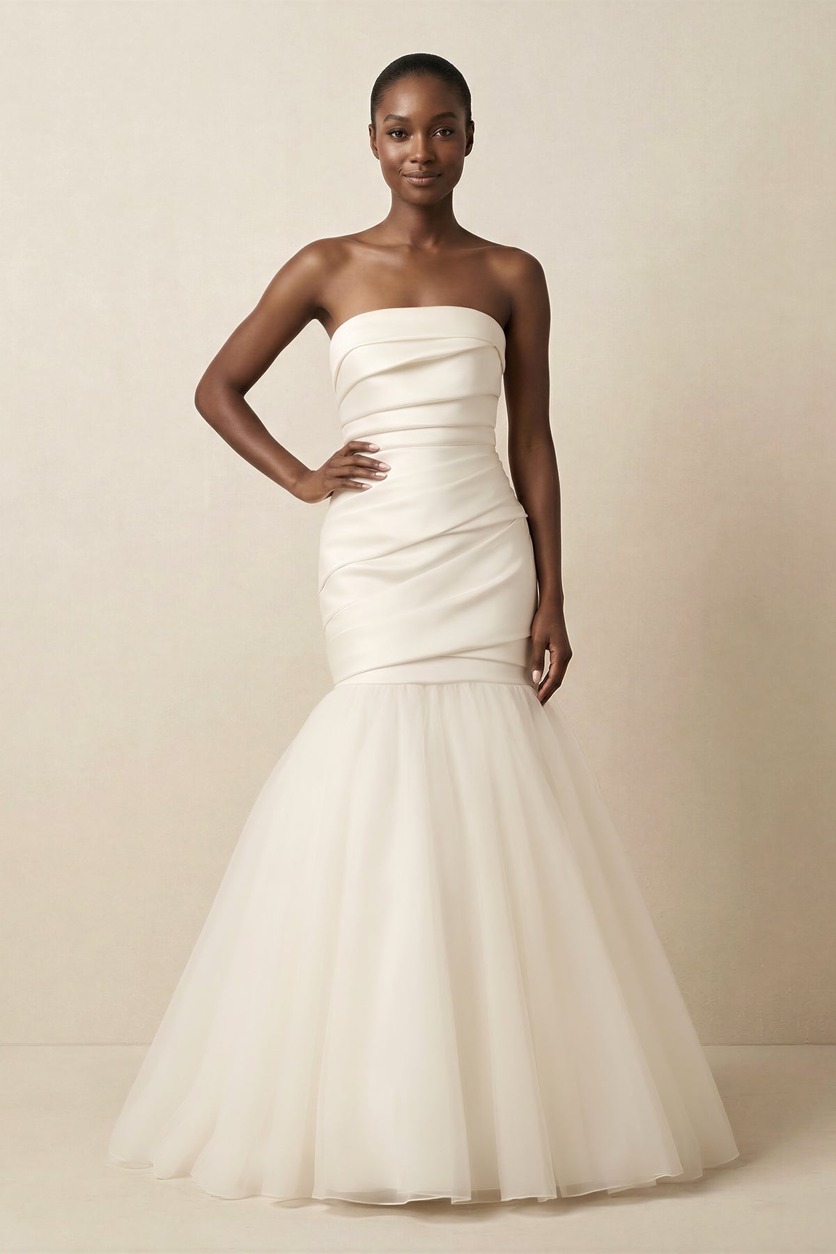 Robe de mariée blanche satinée coupe sirène bustier plissée - Harana