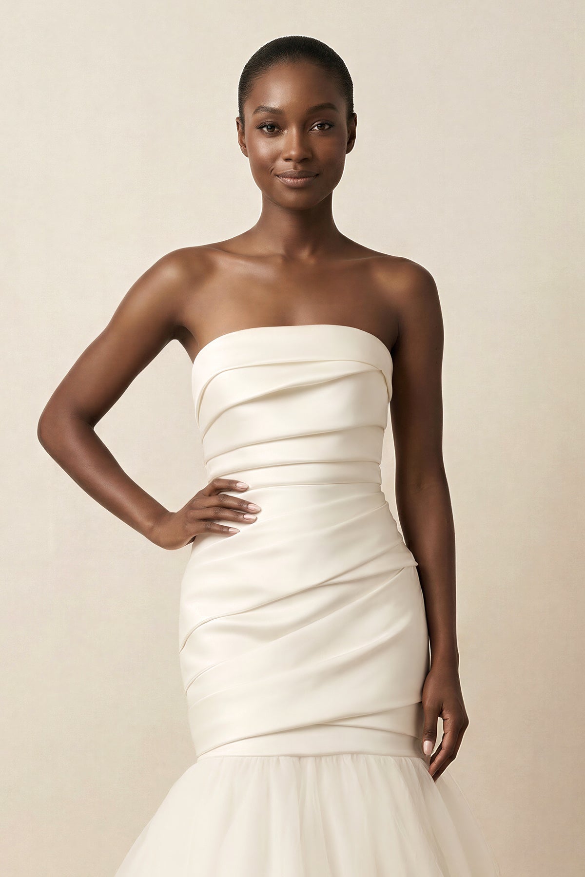 Robe de mariée blanche satinée coupe sirène bustier plissée - Harana