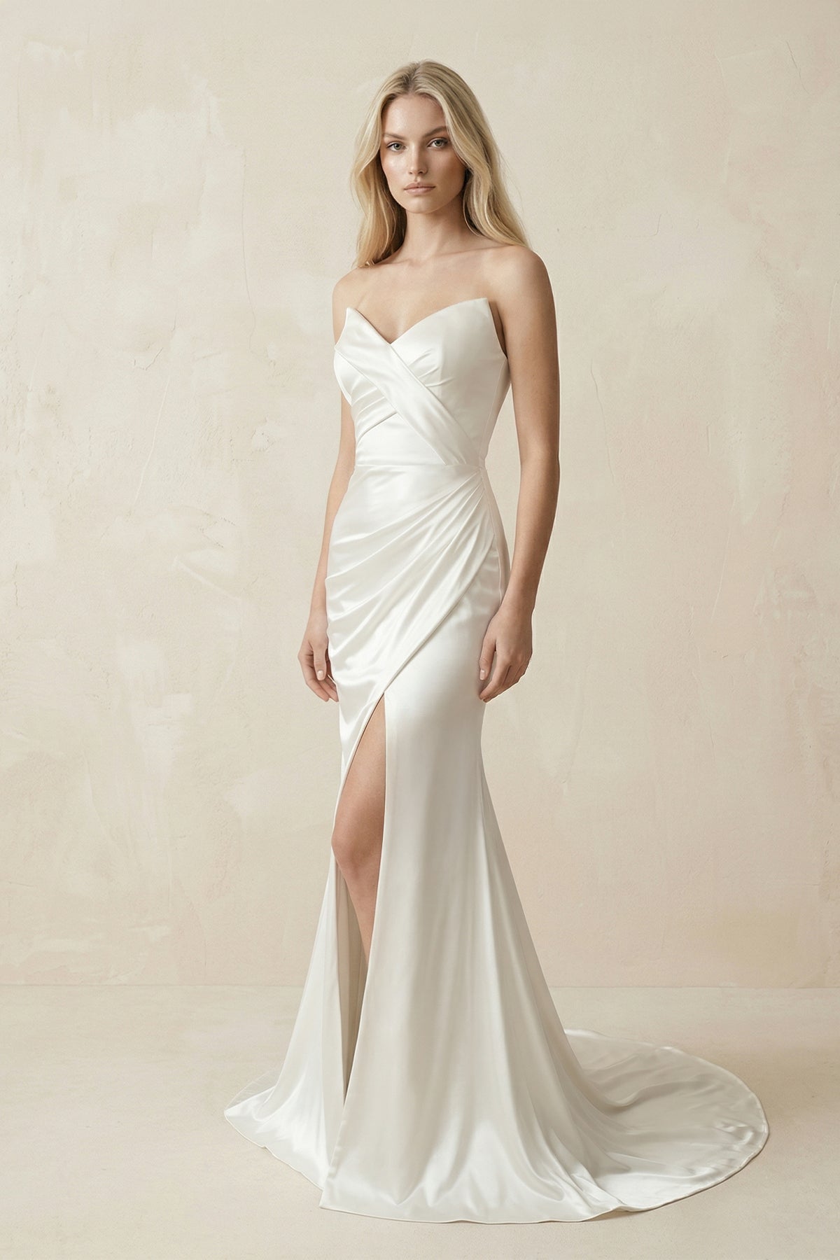 Robe de mariée blanche satinée coupe sirène à décolleté cœur avec fente - Harana