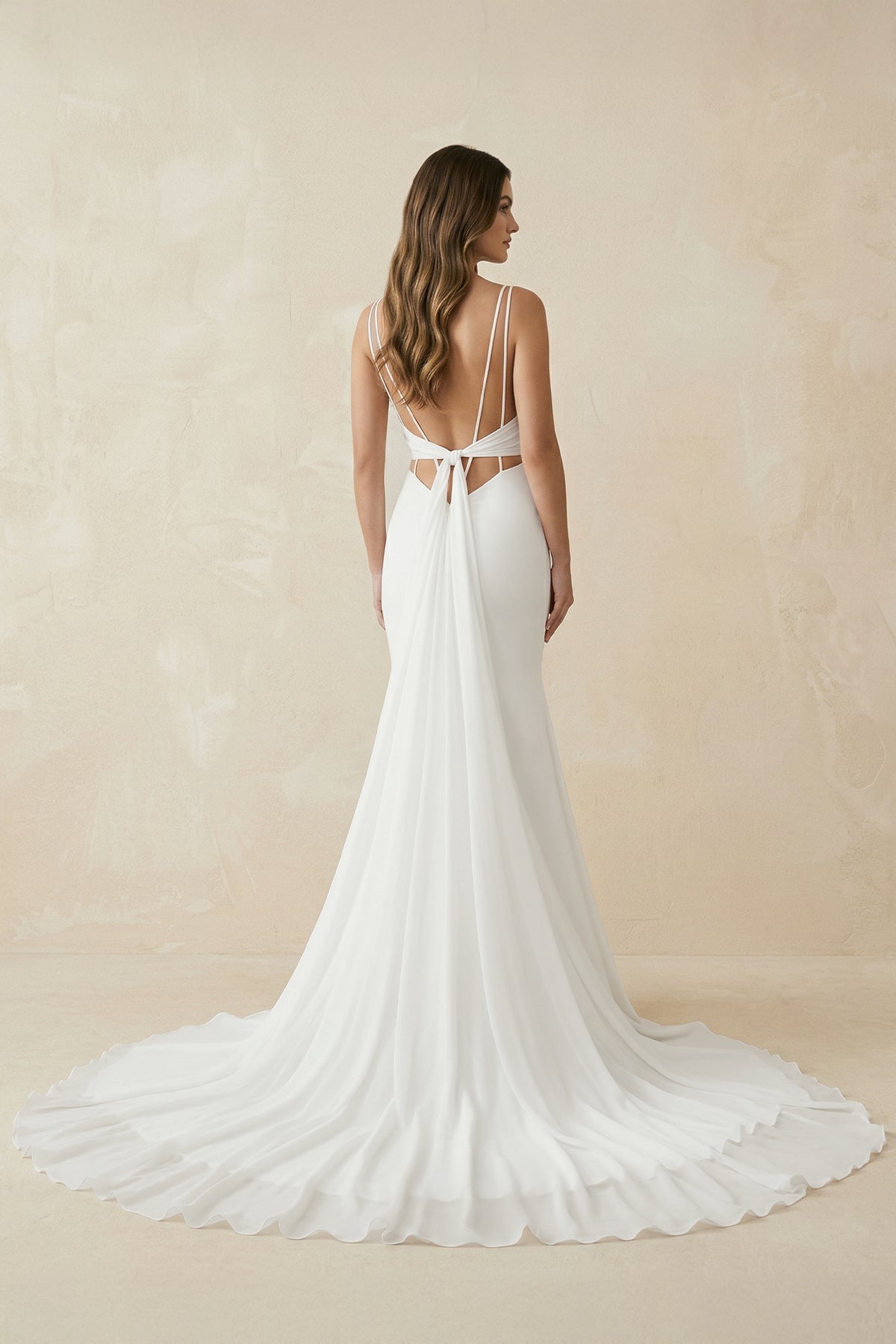 Robe de mariée blanche satinée coupe sirène à décolleté cœur - Harana
