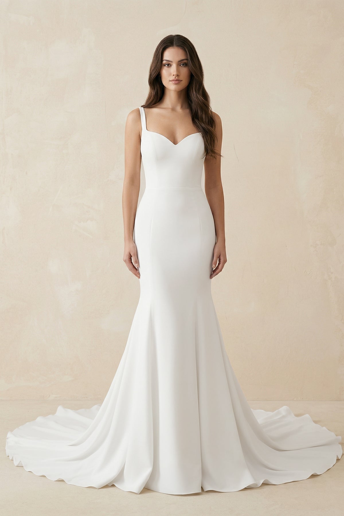 Robe de mariée blanche satinée coupe sirène à décolleté cœur - Harana