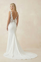 Robe de mariée ivoire satinée coupe sirène ornée d’appliqués - Harana