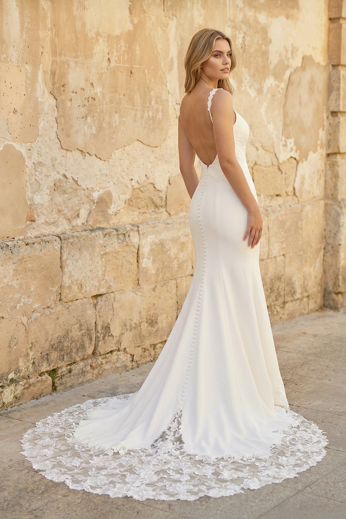 Robe de mariée ivoire en satin et dentelle coupe sirène - Harana