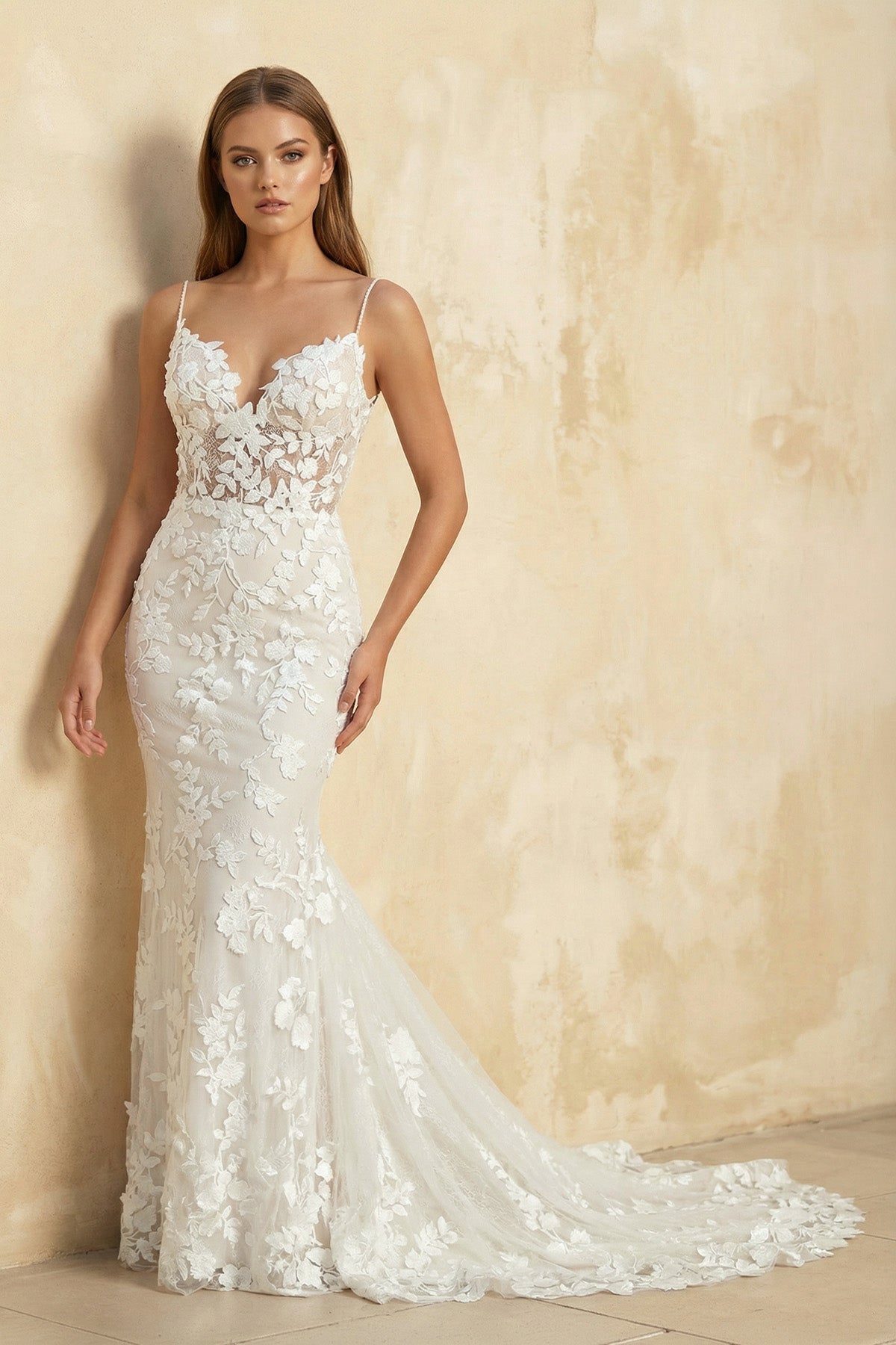 Robe de mariée ivoire en dentelle coupe sirène à fines bretelles - Harana