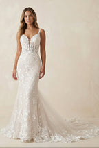 Robe de mariée blanche et nude en dentelle silhouette sirène à fines bretelles - Harana