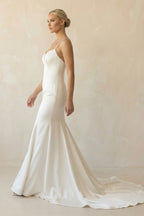 Robe de mariée ivoire longue coupe sirène à fines bretelles - Harana
