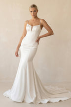 Robe de mariée ivoire longue coupe sirène à fines bretelles - Harana