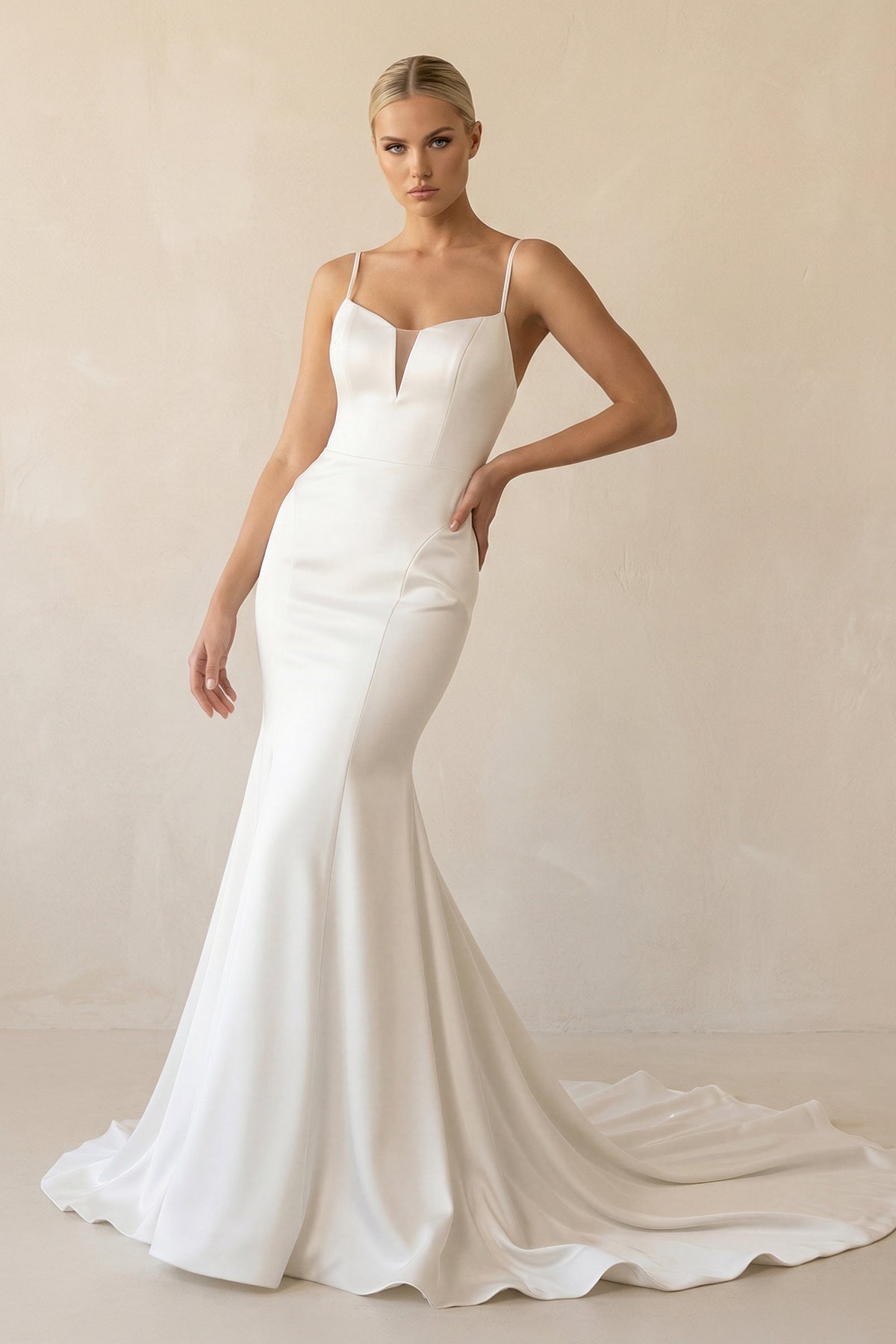 Robe de mariée ivoire longue coupe sirène à fines bretelles - Harana