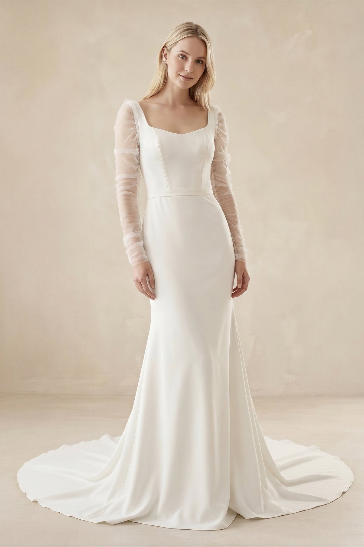 Robe de mariée ivoire satinée coupe sirène à encolure carrée et manches longues - Harana