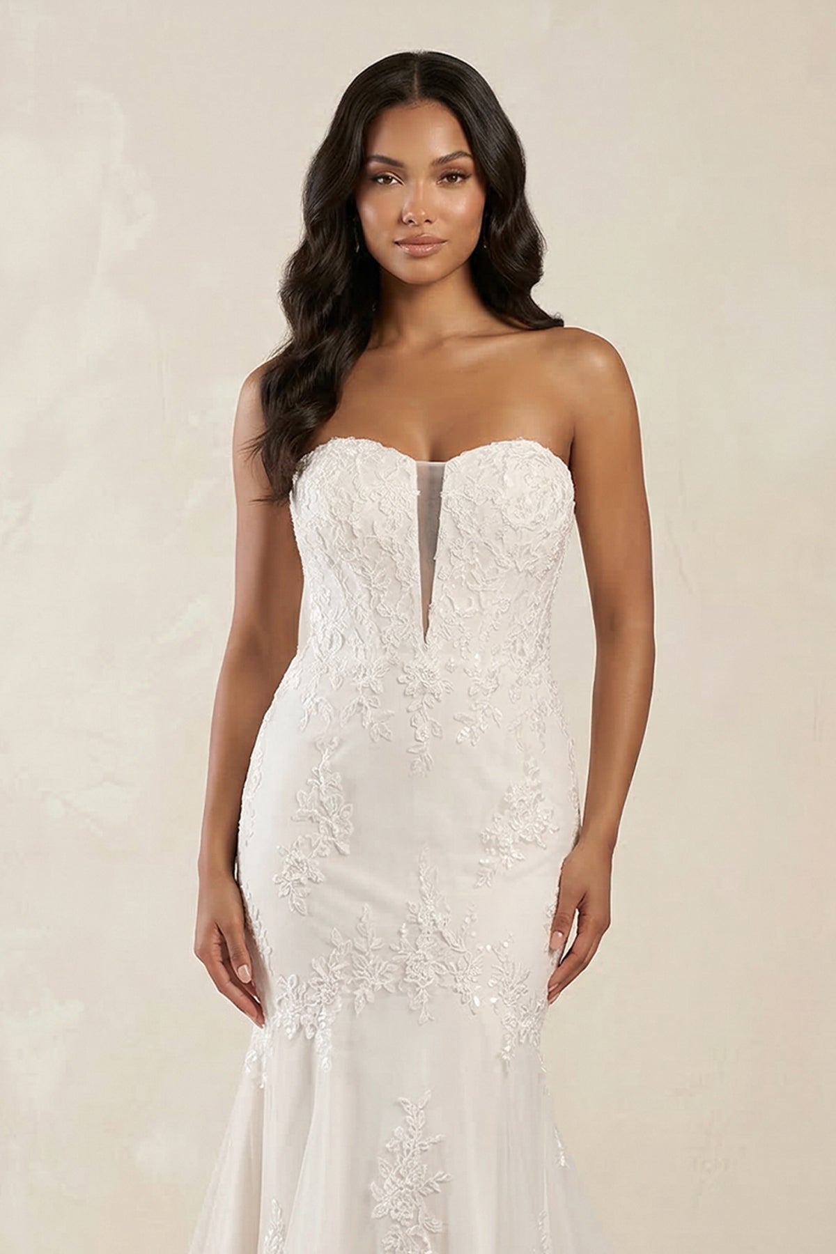 Robe de mariée blanche en tulle coupe sirène à décolleté cœur ornée d’appliqués - Harana
