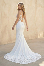 Robe de mariée blanche et nude en dentelle coupe sirène à décolleté cœur - Harana