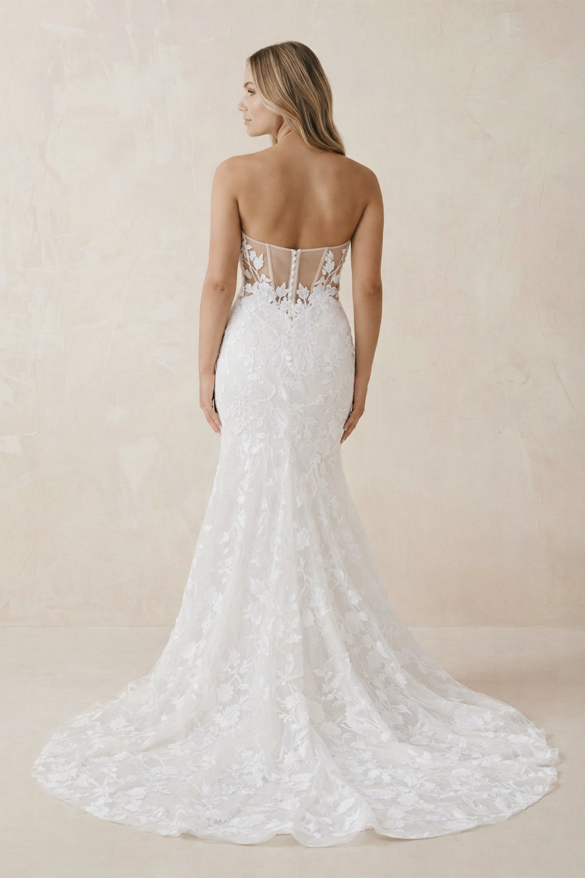 Robe de mariée ivoire en dentelle coupe sirène à décolleté cœur - Harana