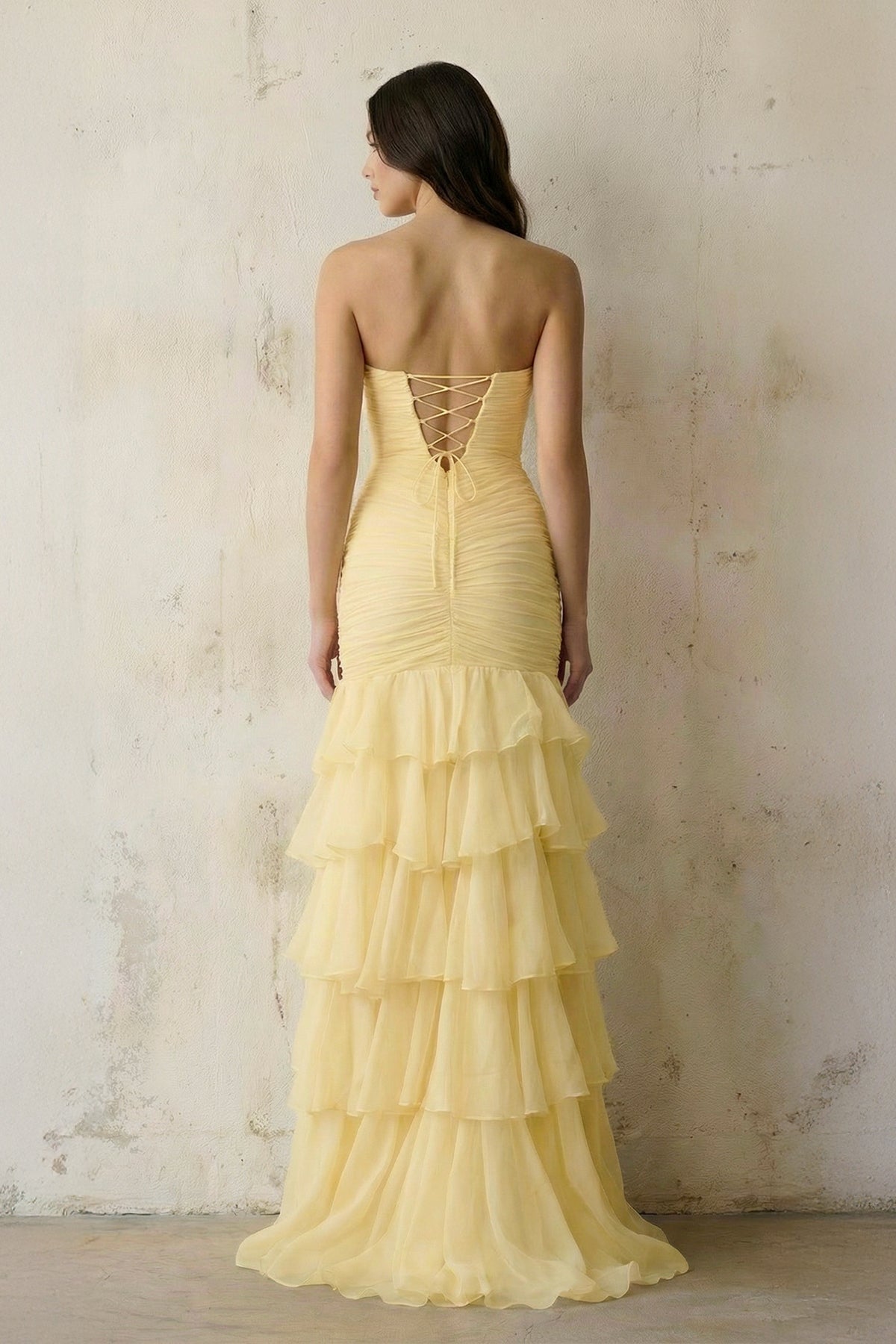 Robe longue jaune coupe sirène décolleté cœur à volants - Harana
