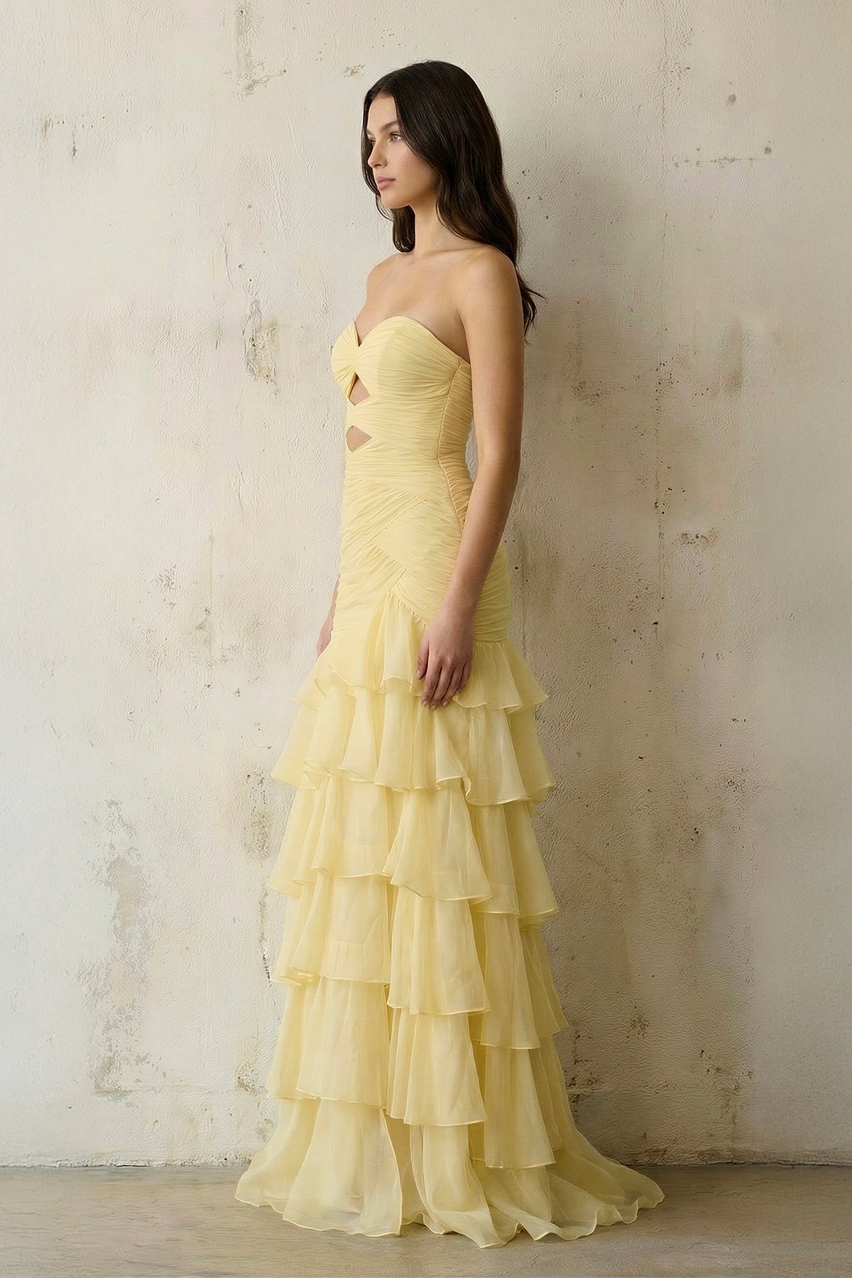 Robe longue jaune coupe sirène décolleté cœur à volants - Harana