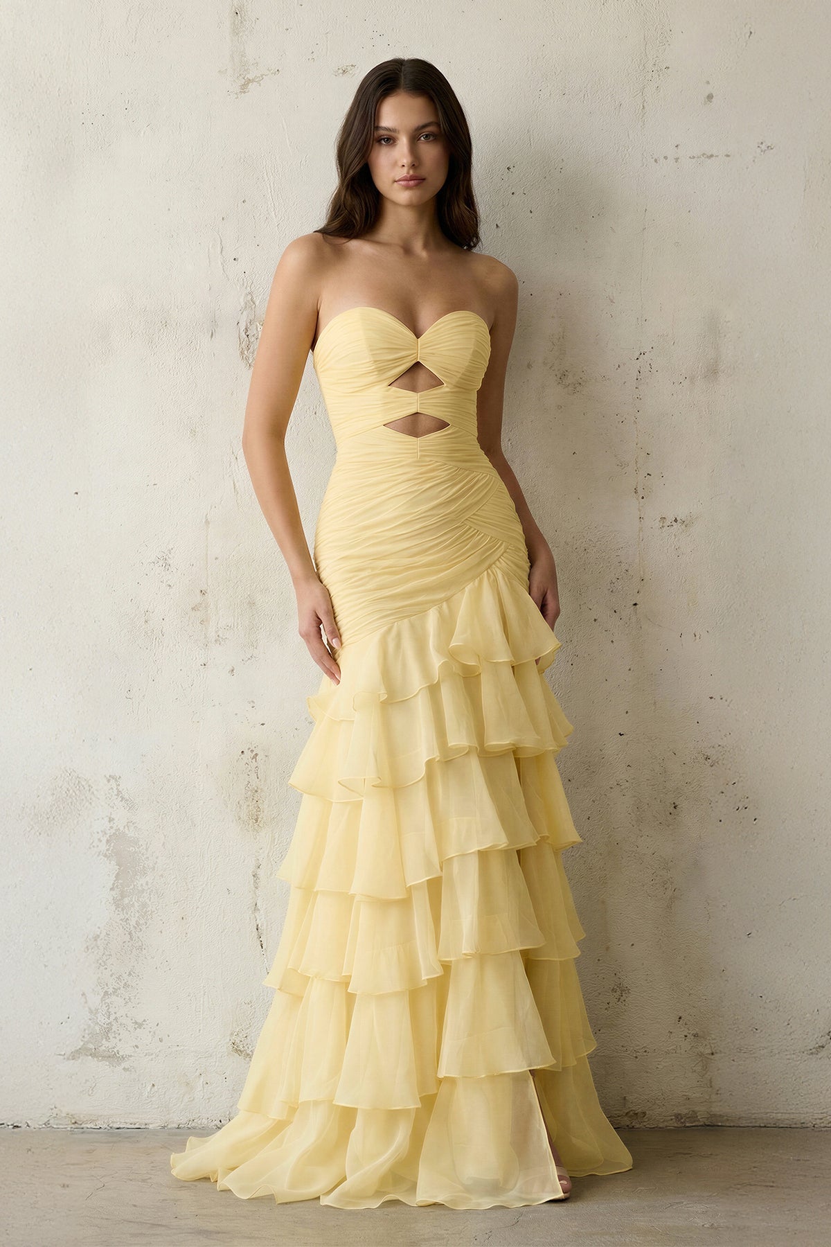 Robe longue jaune coupe sirène décolleté cœur à volants - Harana