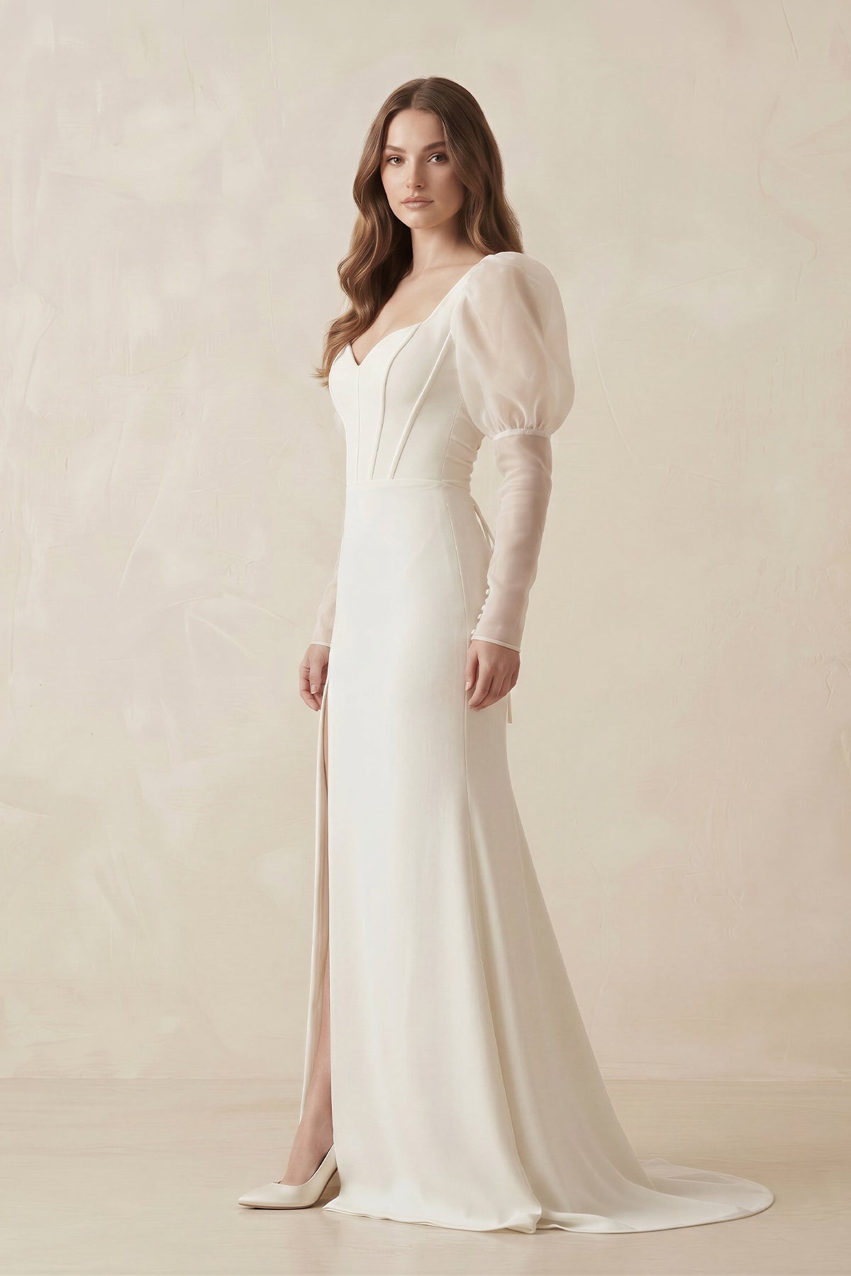 Robe de mariée ivoire satinée coupe sirène à décolleté cœur et manches longues avec corset - Harana