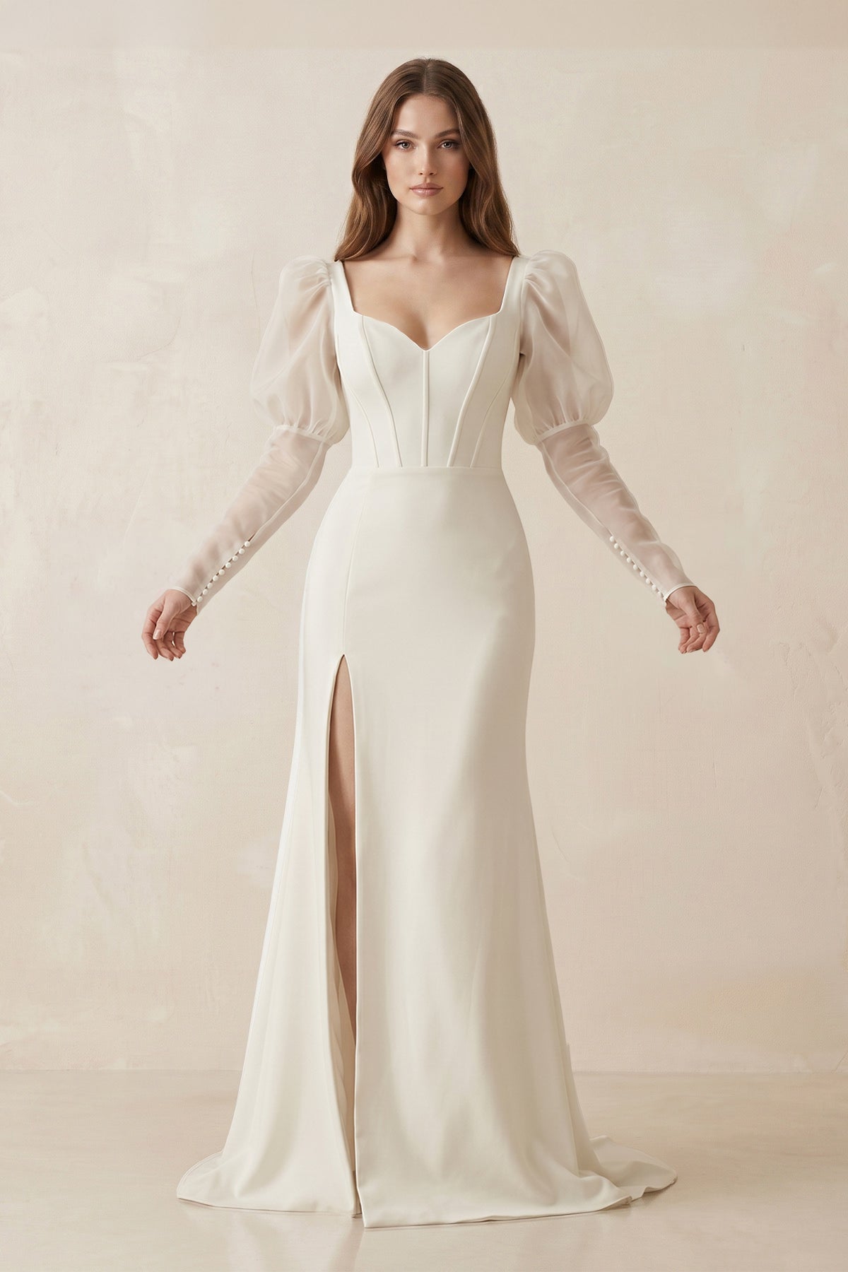 Robe de mariée ivoire satinée coupe sirène à décolleté cœur et manches longues avec corset - Harana