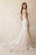 Robe de mariée blanche et nude en tulle coupe sirène à décolleté cœur - Harana