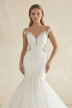 Robe de mariée blanche en tulle coupe sirène à col V et manches courtes ornée d’appliqués - Harana