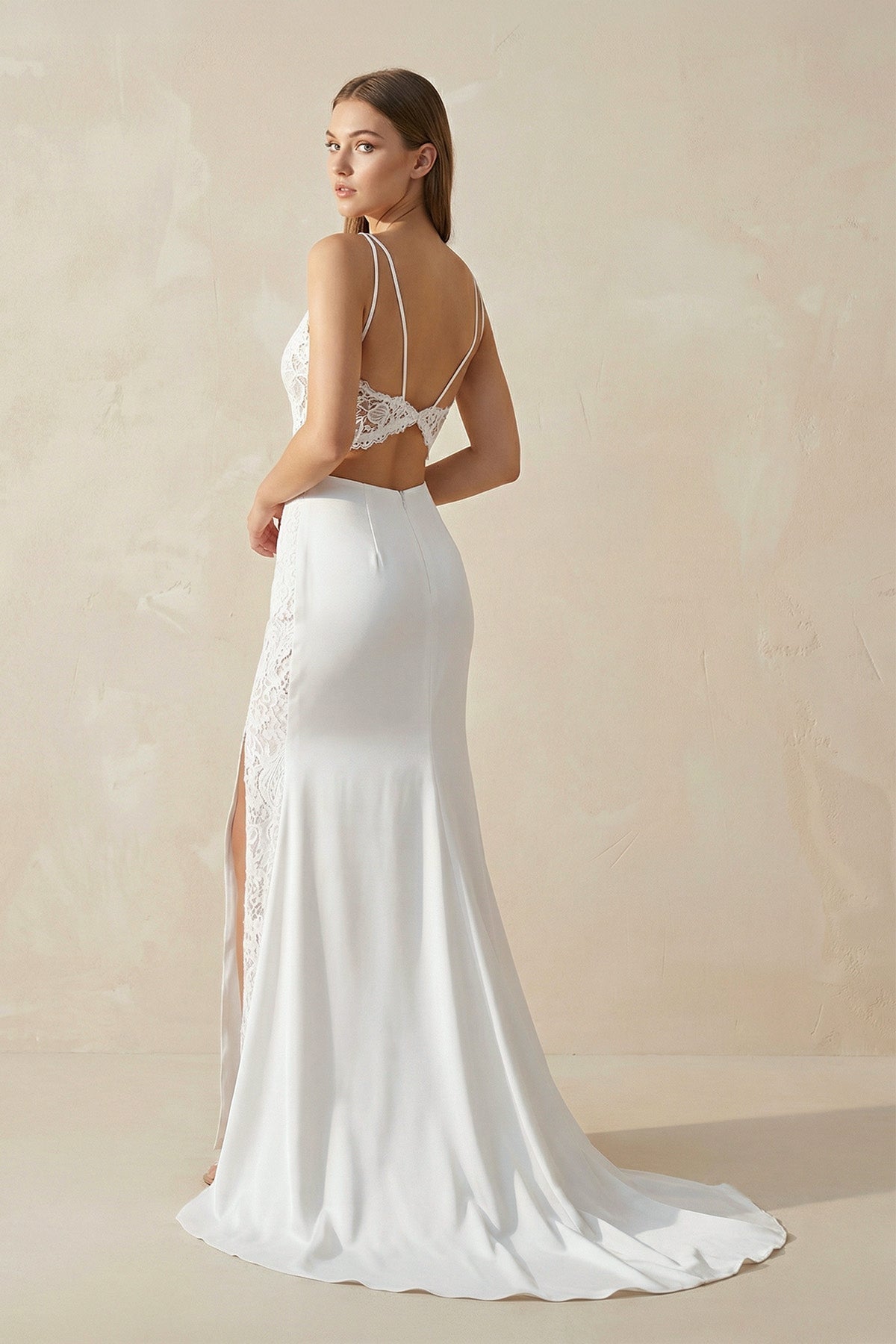Robe de mariée ivoire sirène satinée à fines bretelles col V avec fente - Harana