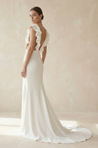 Robe de mariée ivoire satinée coupe sirène à col V et manches courtes - Harana