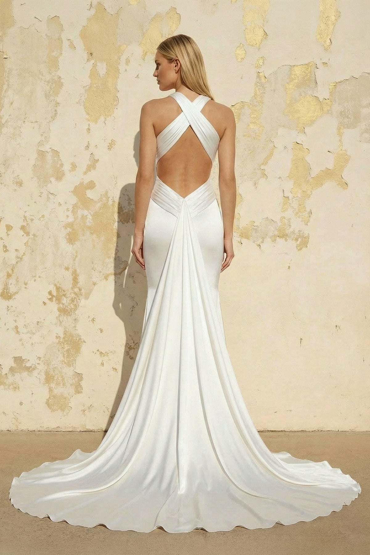 Robe de mariée blanche satinée silhouette sirène à col V - Harana